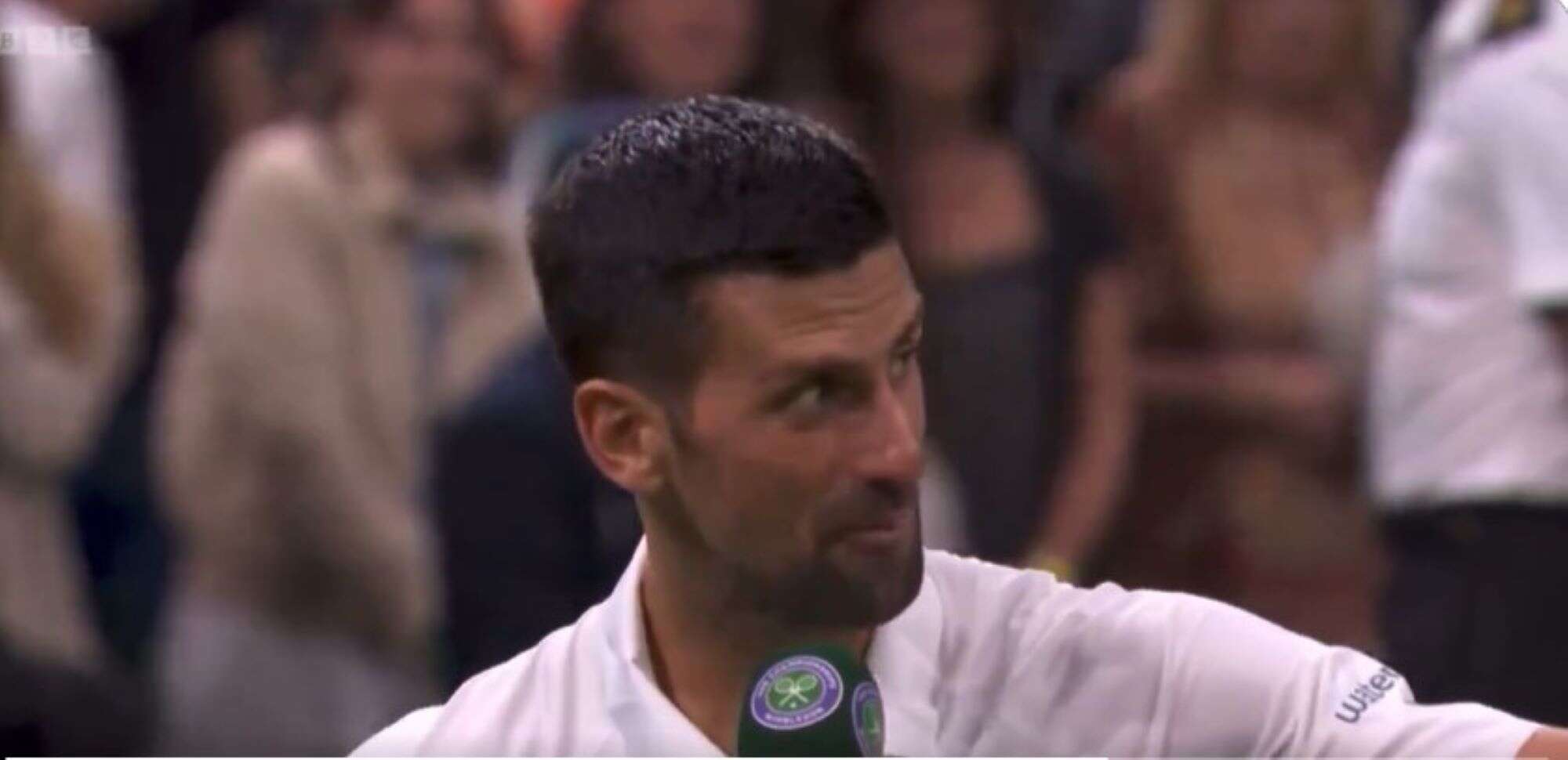 Wimbledon, Djokovic risponde al pubblico che lo ha fischiato: «Vi auguro buuuuonanotte» – Il video