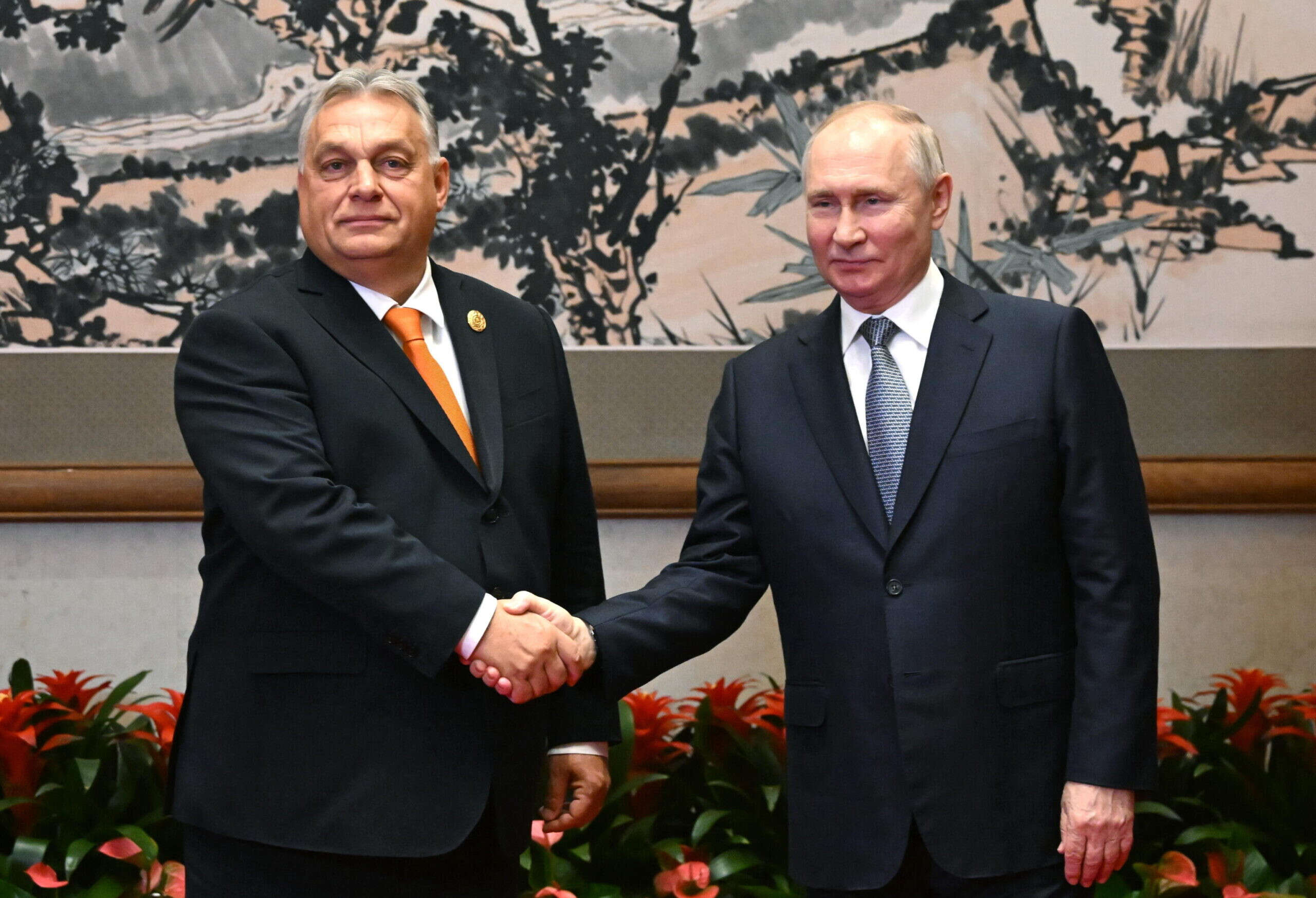 La visita di Orbán a Putin fa infuriare i vertici Ue. Il premier ungherese: «So di non avere un mandato, sono qui per una missione di pace»