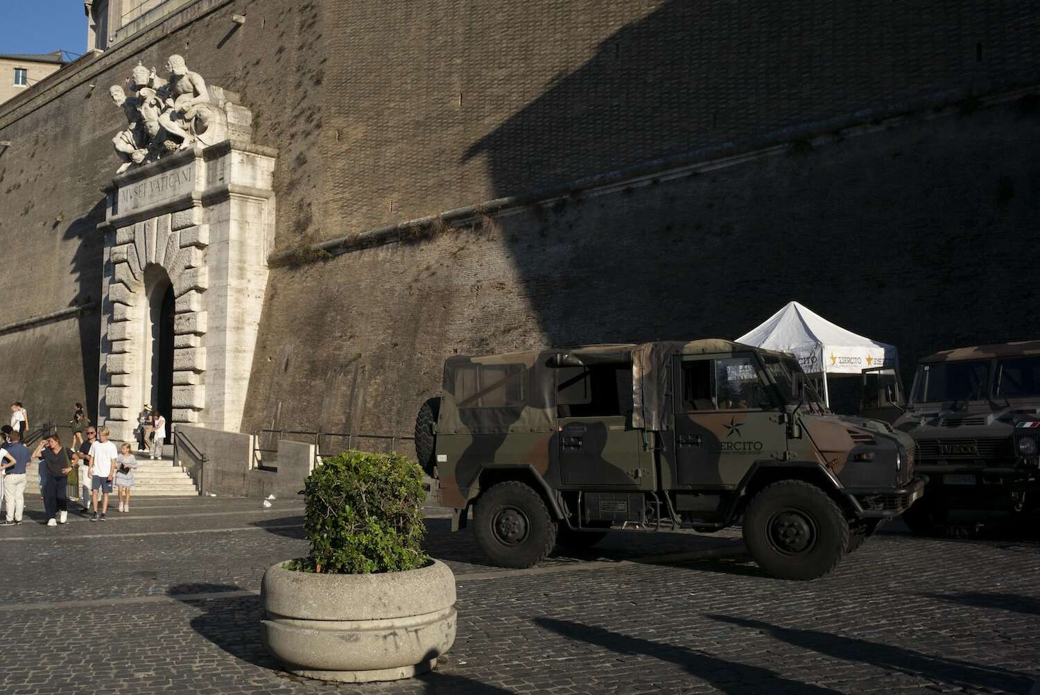 I dipendenti del Papa in rivolta, la denuncia sulle «discriminazioni» ai Musei Vaticani: «Costretti a ridare anche gli stipendi del Covid»