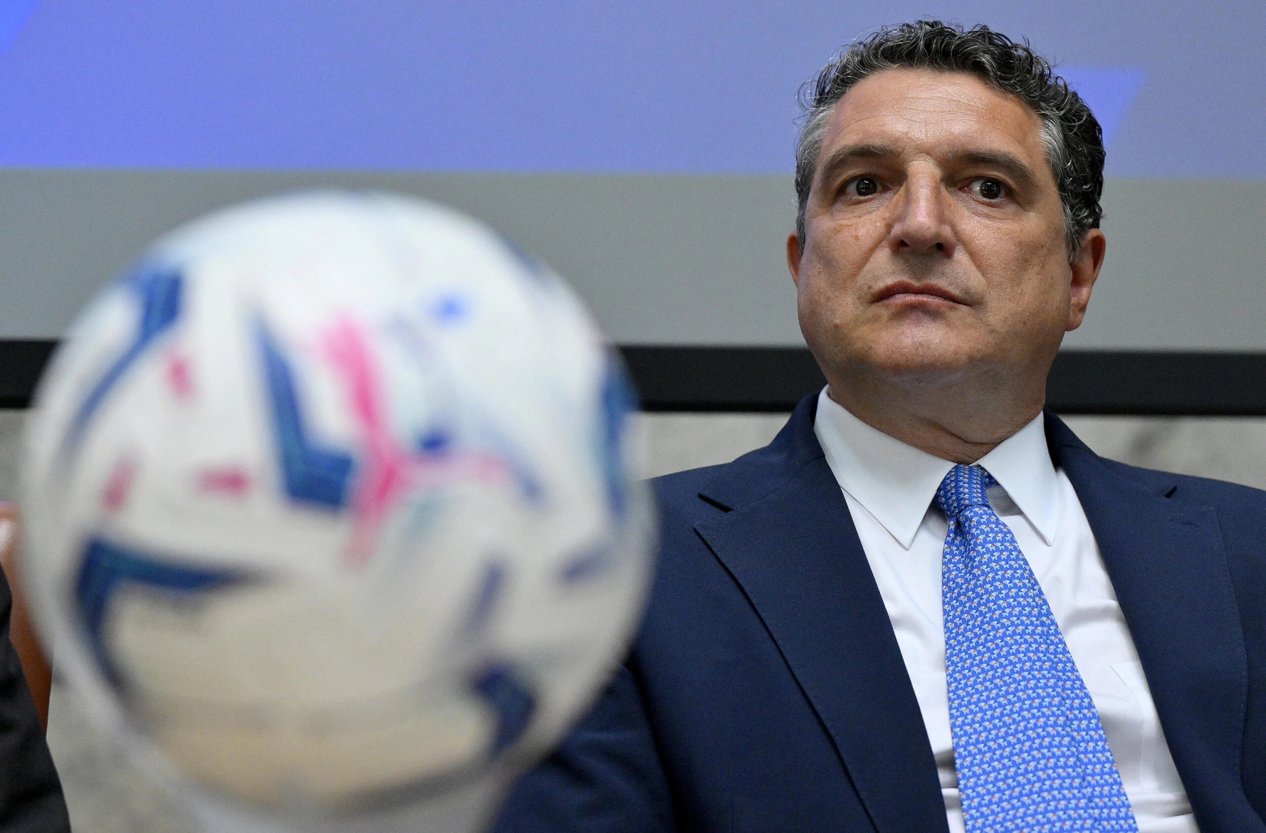 Dal taglio dello stipendio in caso di retrocessione alla revisione del protocollo Var: il piano della Lega Serie A per rilanciare il calcio