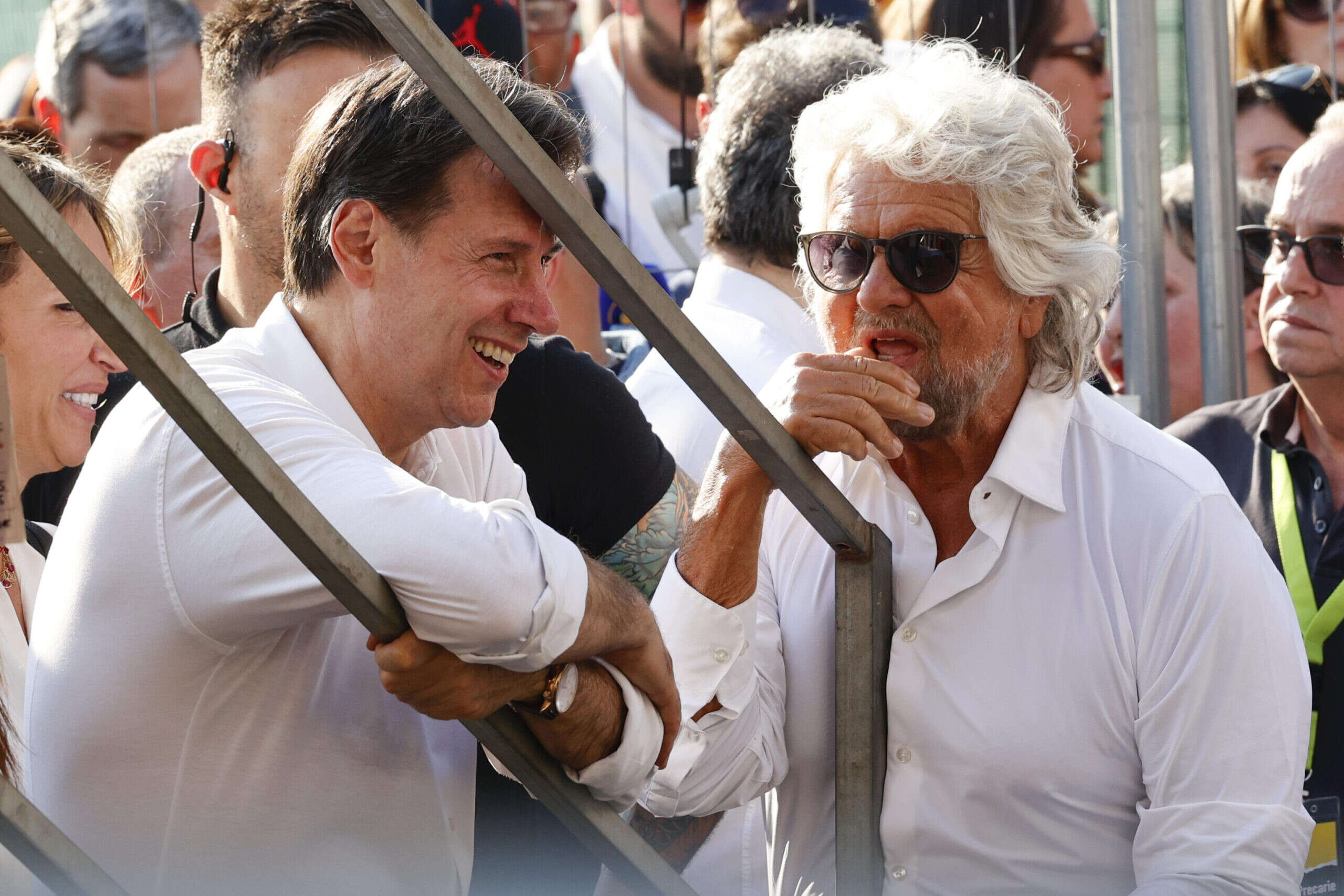 La guerra tra Conte e Grillo dai 300mila euro di consulenza allo statuto. Il fondatore: «Ricatti». L’ex premier: «Ma nessuna scissione»