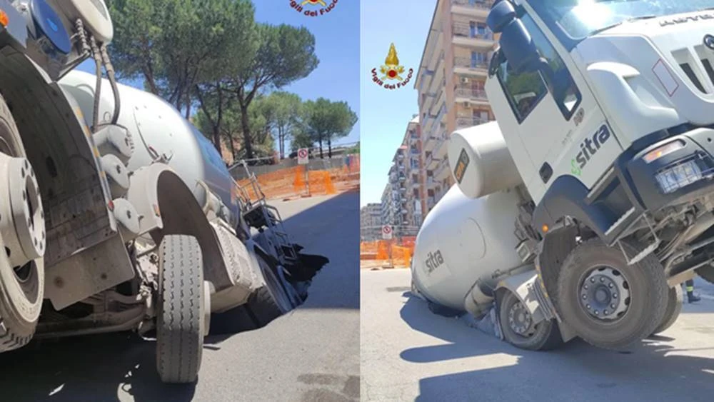 Roma, betoniera sprofonda in una voragine: l’incidente durante le operazioni di riempimento di un’altra buca