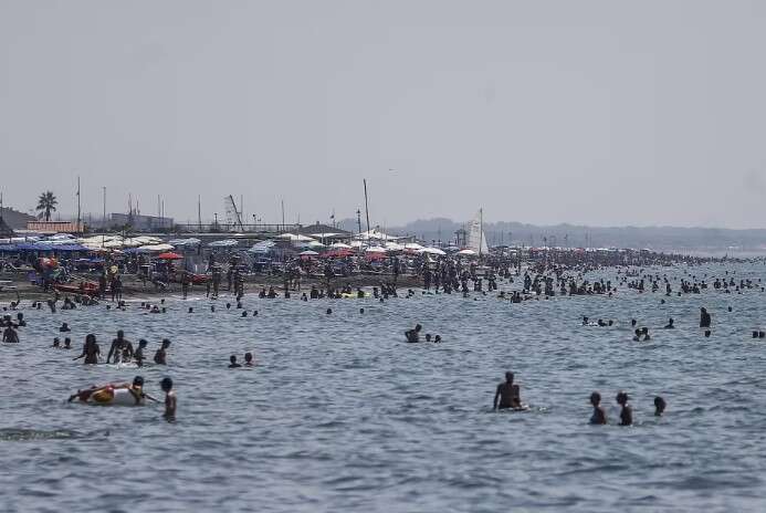 Il 20enne che tenta di violentare una 13enne a Ostia: fermato dai bagnanti e arrestato