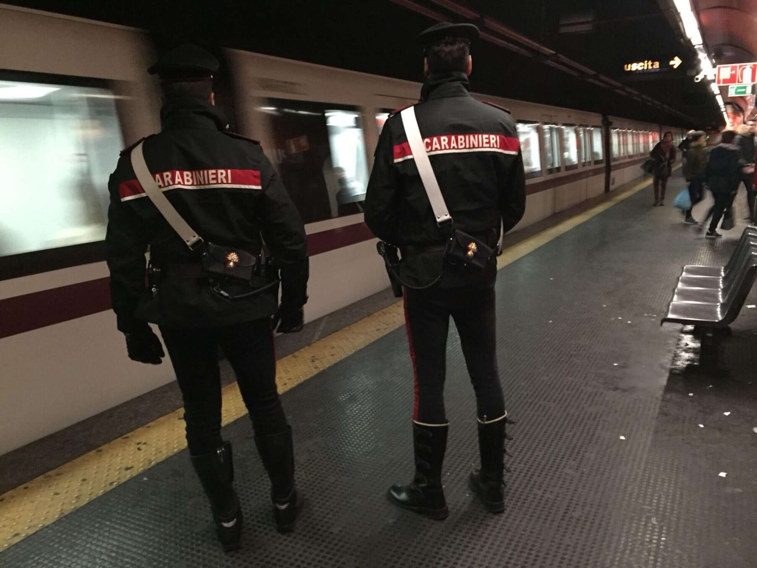 Ddl Sicurezza, stretta sulle borseggiatrici: sì al carcere per le donne incinte e aggravanti per i reati commessi su treni e stazioni