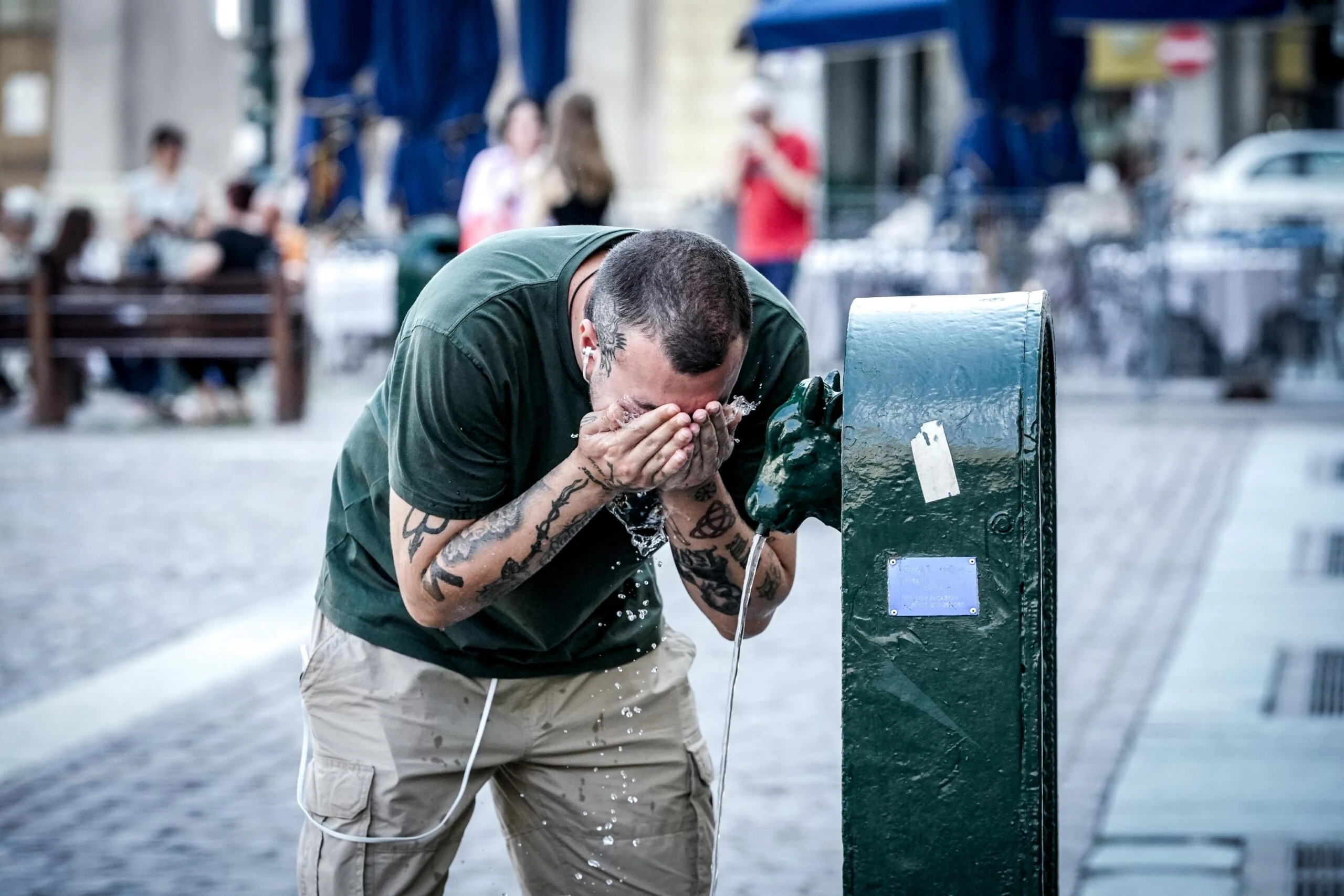Caldo infernale nel weekend, bollino rosso per 11 città. Ma al Nord Italia arriva il maltempo