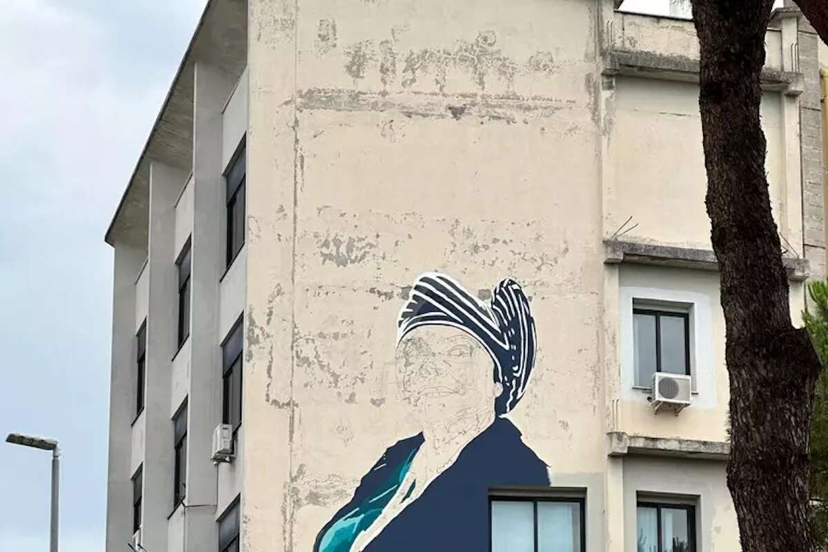 Pro Vita e FdI contro il murales per Michela Murgia a Roma, la replica dall’artista: «Non prendiamo lezioni da chi intitola un aeroporto a persone controverse»