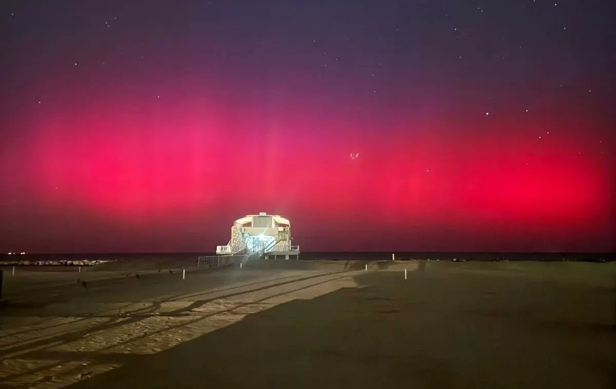 Perché in Italia si è vista l’aurora boreale. E soprattutto la vedremo ancora nei nostri cieli?