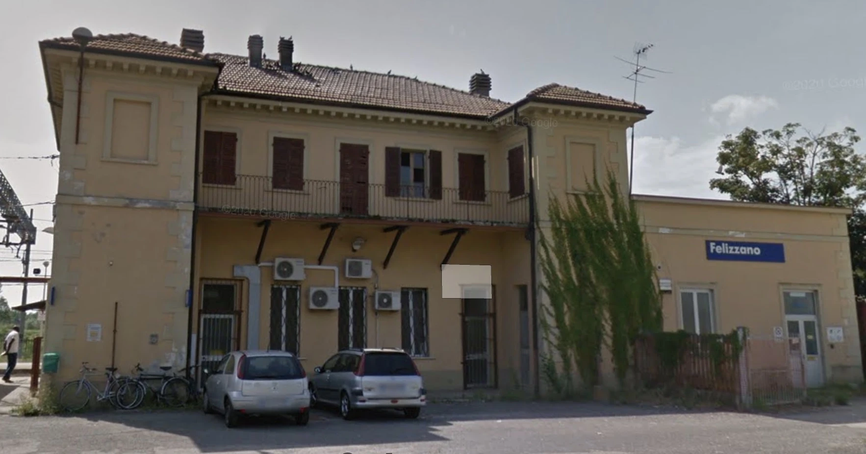 Alessandria, 16enne investito e ucciso da un treno alla stazione di Felizzano: «Forse ospite della comunità per minori»