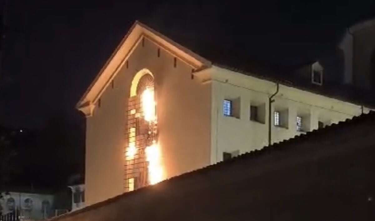 Roma, materassi incendiati e bombolette esplose nel carcere Regina Coeli: «È tra i più sovraffollati d’Italia»