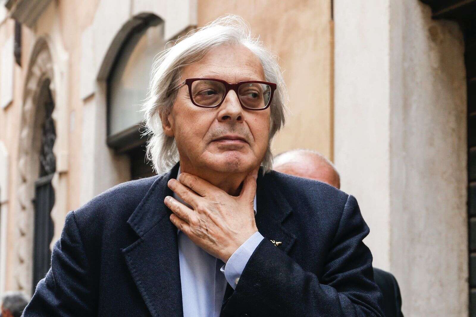 «Poveretta», «demente», «oca giuliva», «gallina»: Sgarbi va a giudizio per gli insulti all’ex presidentessa di Italia Nostra. Il centrodestra non lo salva – Il video