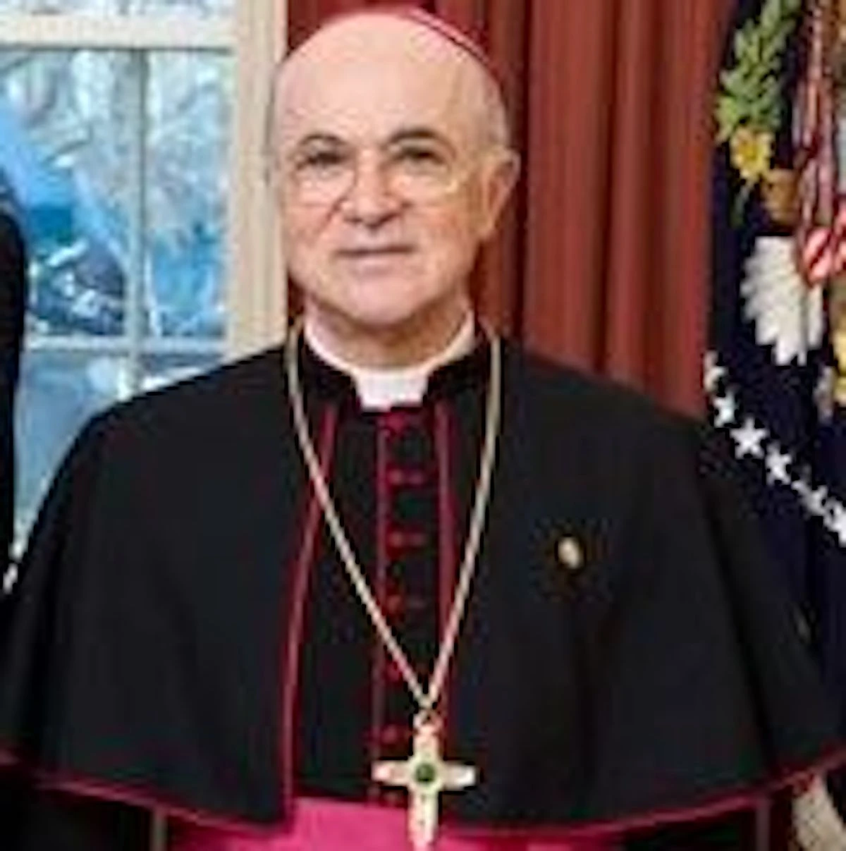 Vaticano, monsignor Viganò a processo per scisma: «Ha negato la legittimità del Papa». L’ex nunzio Usa: «Per me è un onore»