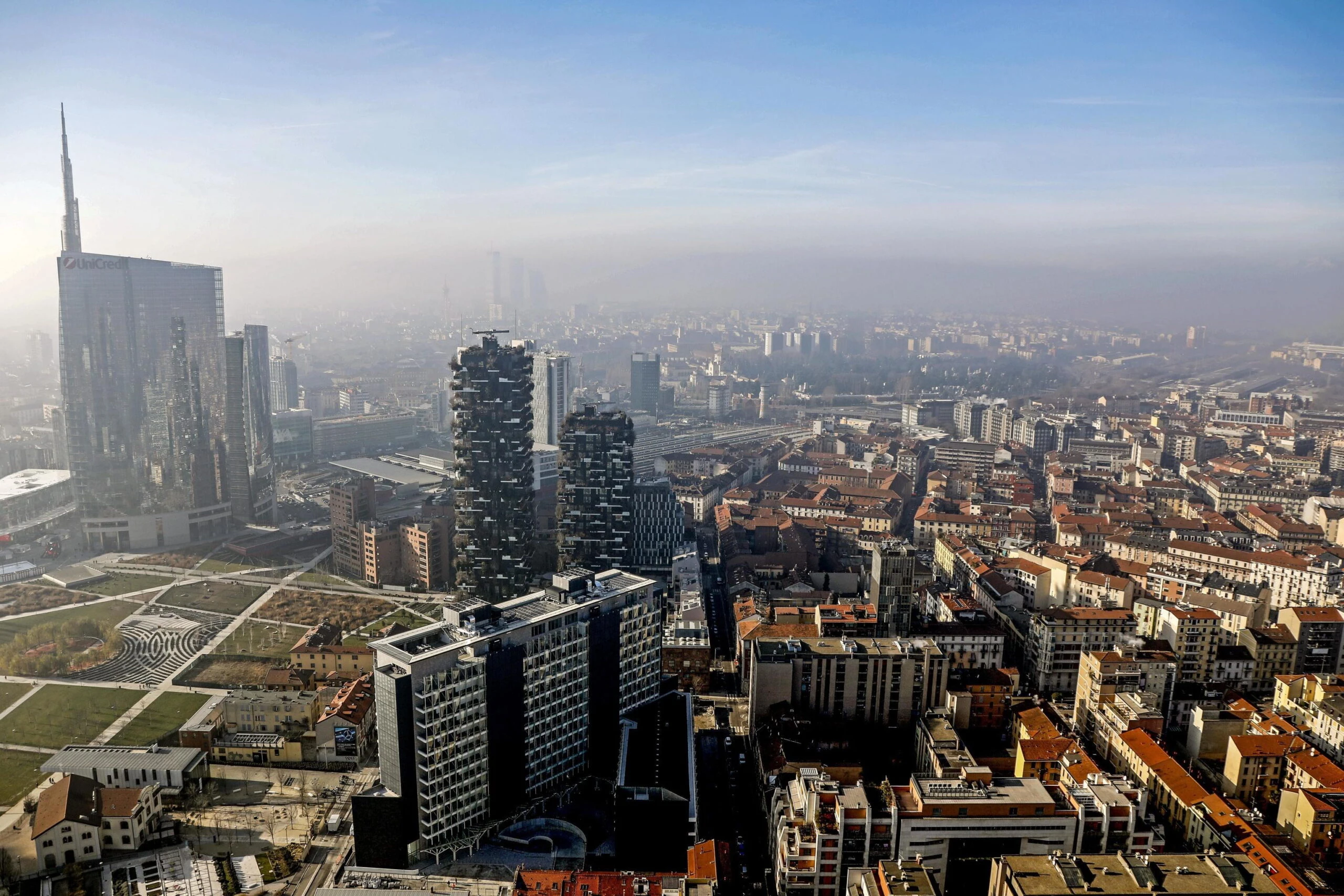 Milano, la mappa della qualità dell’aria in città: «Livelli di biossido di azoto ancora fuorilegge»