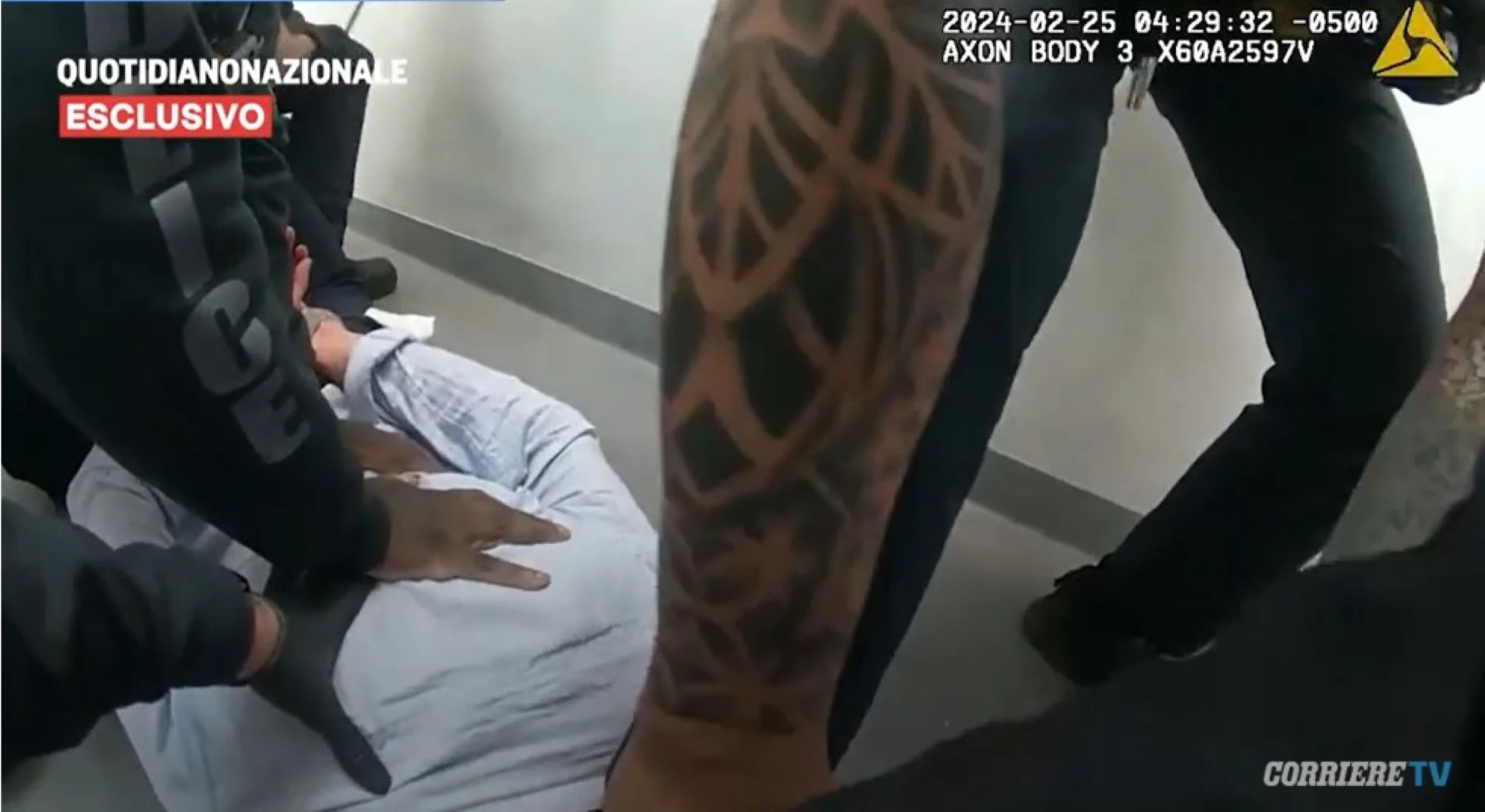 Miami, la mamma di Matteo Falcinelli, il giovane arrestato negli USA: «Gli hanno tolto il sorriso portandolo a tentare di togliersi la vita» – Il video