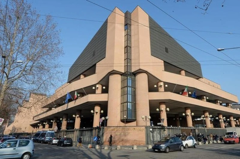 «Mi ha stuprata al Teatro Regio di Torino», ma era falso: così il rapporto tra due persone intersex finisce in tribunale