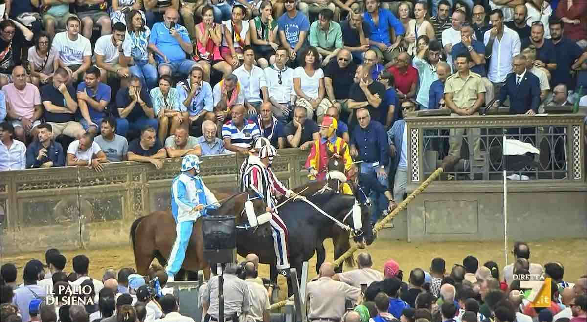 Palio di Siena dell’Assunta, vince la Lupa davanti alla Selva