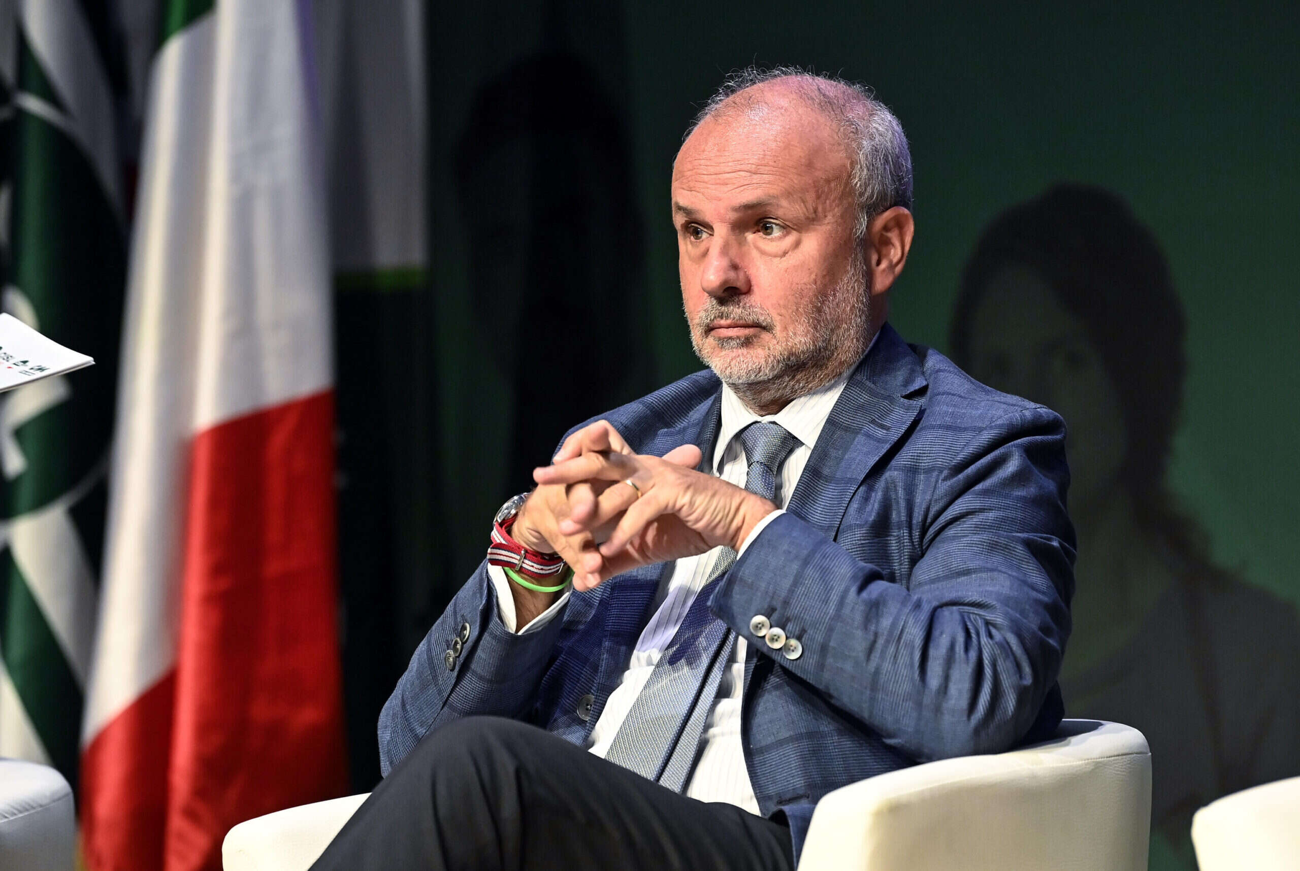 «Il ministro Schillaci ha firmato studi scientifici con immagini truccate». La replica: «Mi sono fidato, verificheremo»