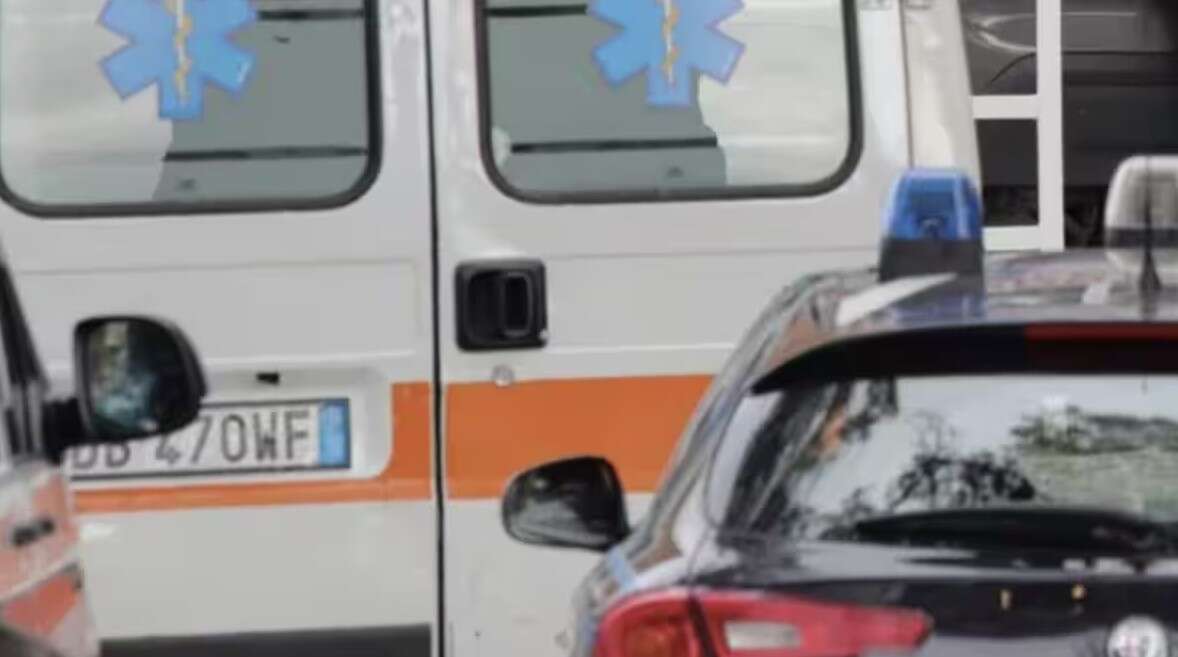 Catania, vuole punire la ragazza che contende il fidanzato alla figlia ma dà fuoco alla cugina