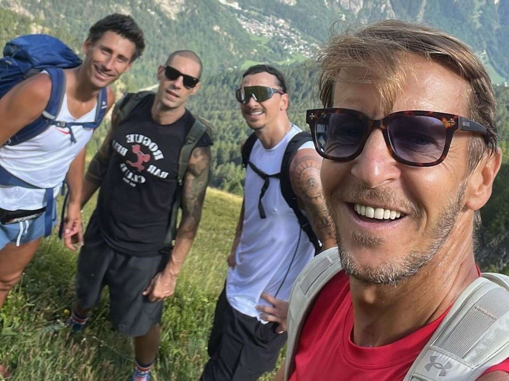 Ambrosini sfotte Ibrahimovic mentre salgono in montagna: «Dovevi restare a Milano» – Il video