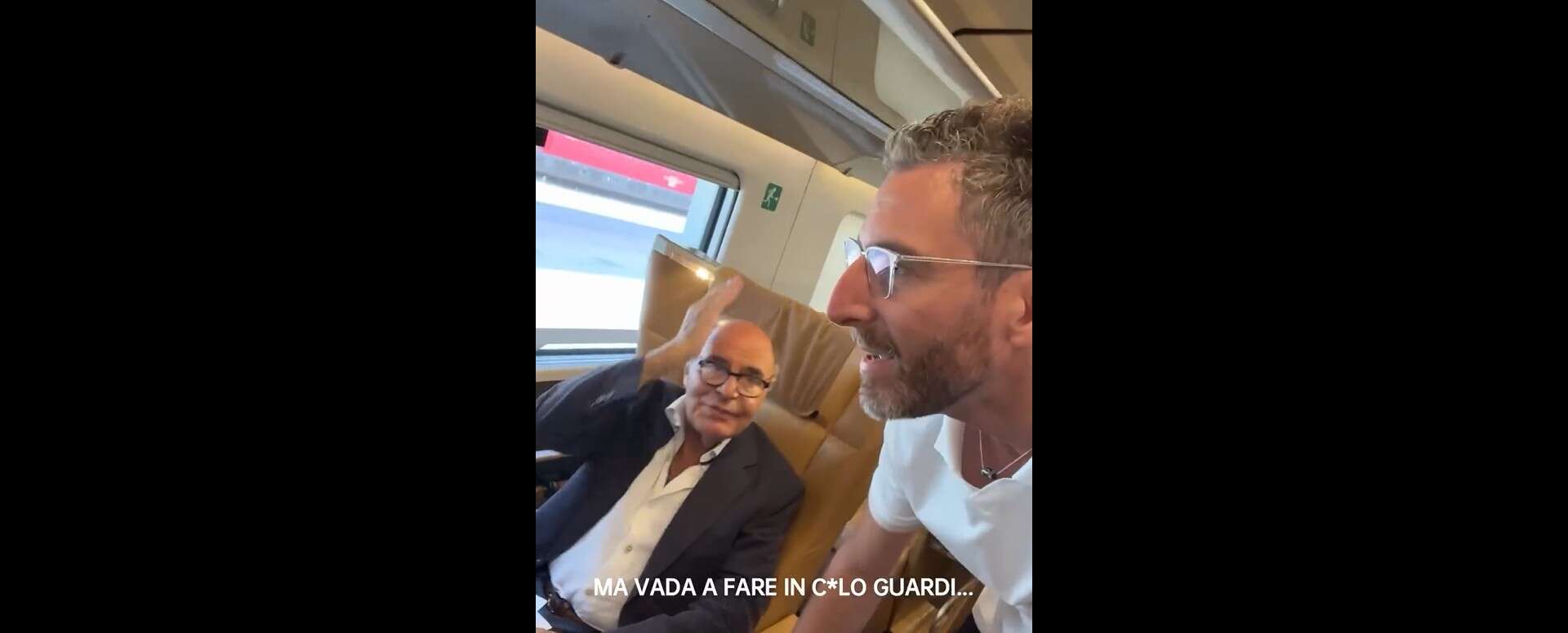 Bruno Vespa «professionista della disinformazione» e scoppia la lite in treno per la contestazione. La replica: «Vada a fare in c*lo» – Il video