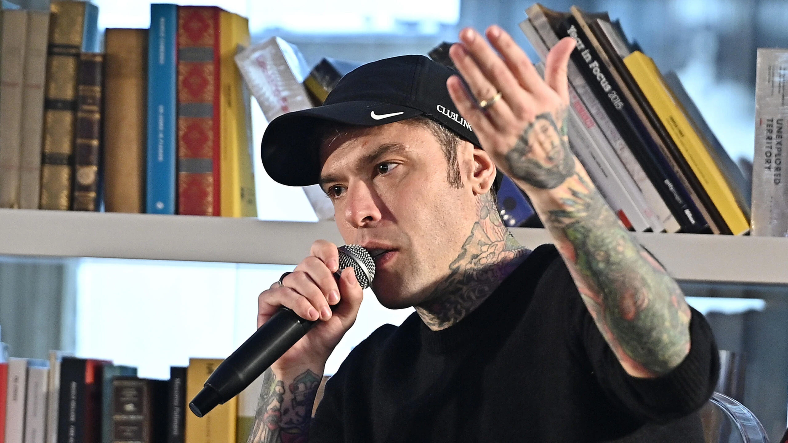 Fedez fa guerra al Codacons, presentata un’istanza al ministero delle Imprese: «È una rappresaglia»