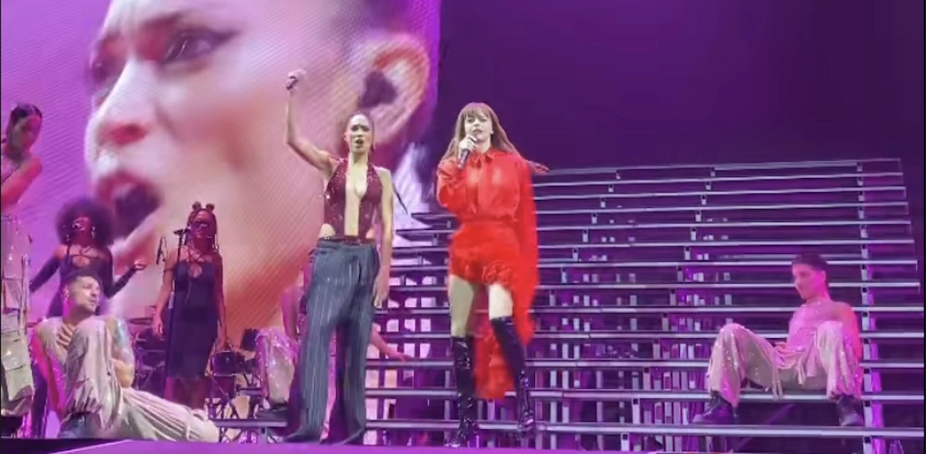 Elodie duetta con Annalisa nell’ultima data del tour al Forum di Assago – Il video