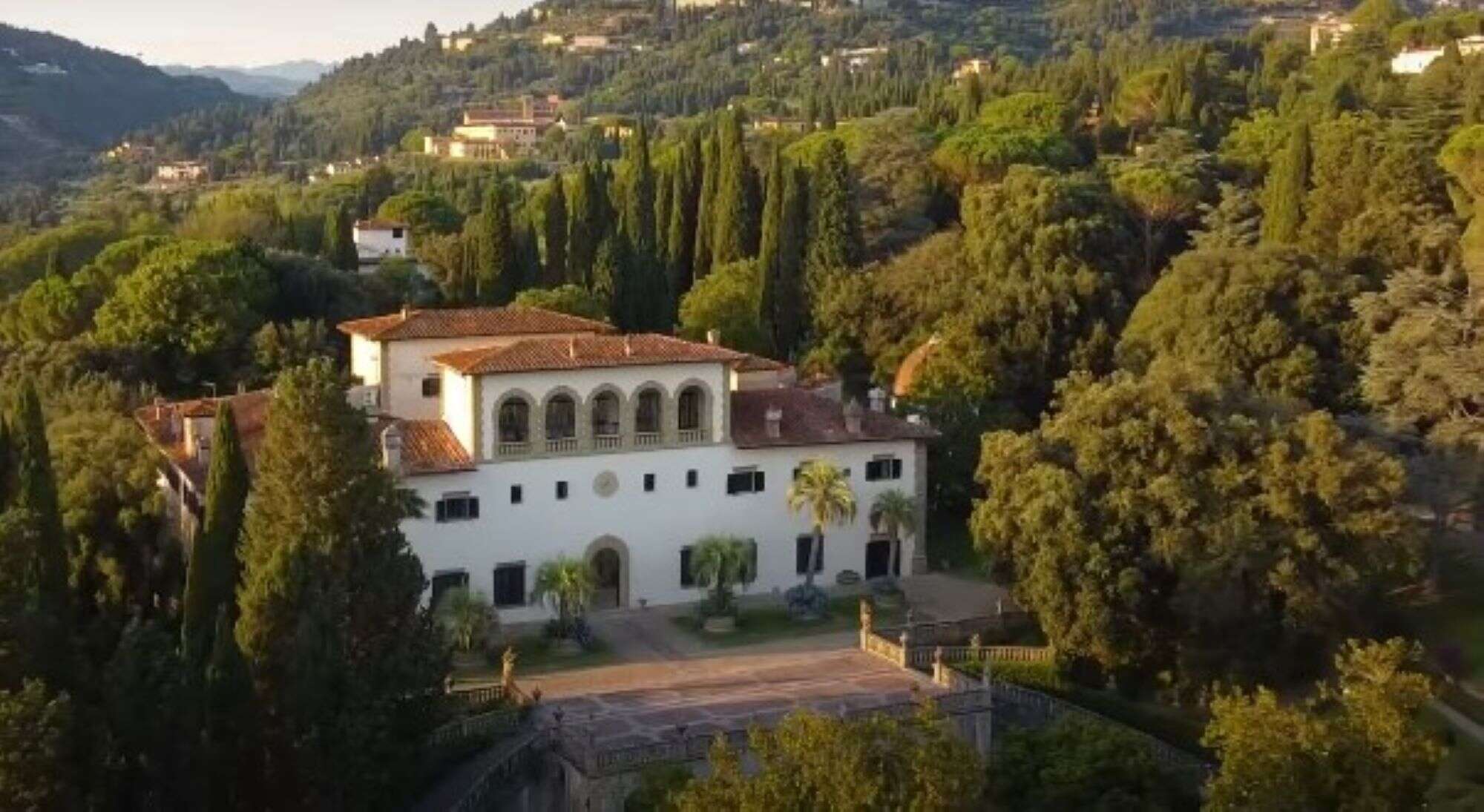 Villa Palmieri, che ispirò Boccaccio per il Decameron, è in vendita – Il video