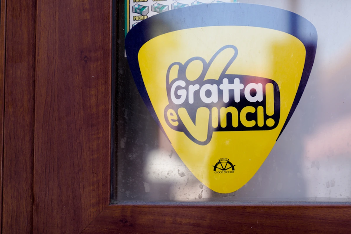 Non divise il Gratta e vinci milionario comprato con gli amici, il pm chiede 3 anni di carcere per appropriazione indebita