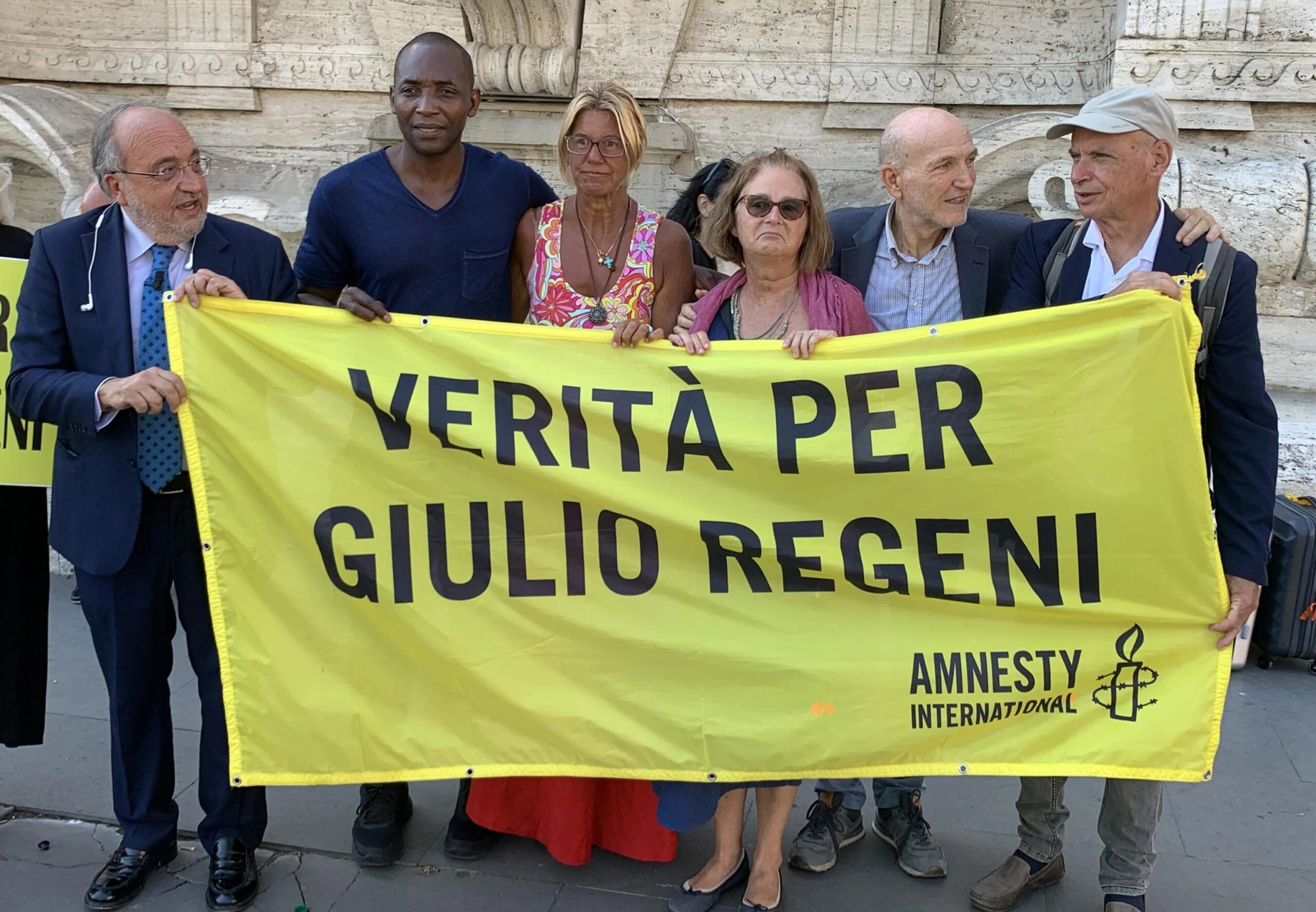 Giulio Regeni e il giallo degli ultimi scritti. Il legale della famiglia: «Quella scrittura non è la sua»