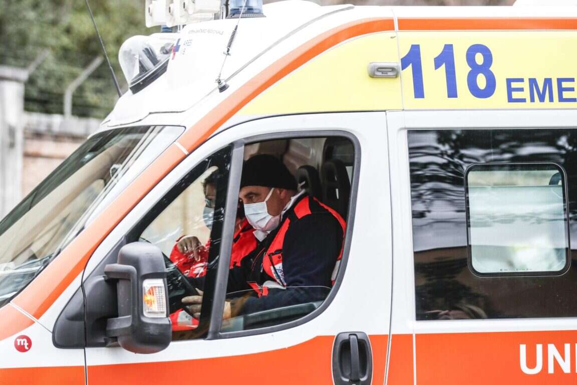 Palestrina (Roma), auto travolge due ragazze dirette alla chiesa: morta una ventenne