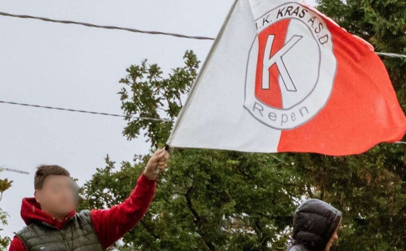 Trieste, 16enne trovato senza vita nel suo letto. La sua ex squadra di calcio rinvia la partita: «Un gesto doveroso, siamo sconvolti»