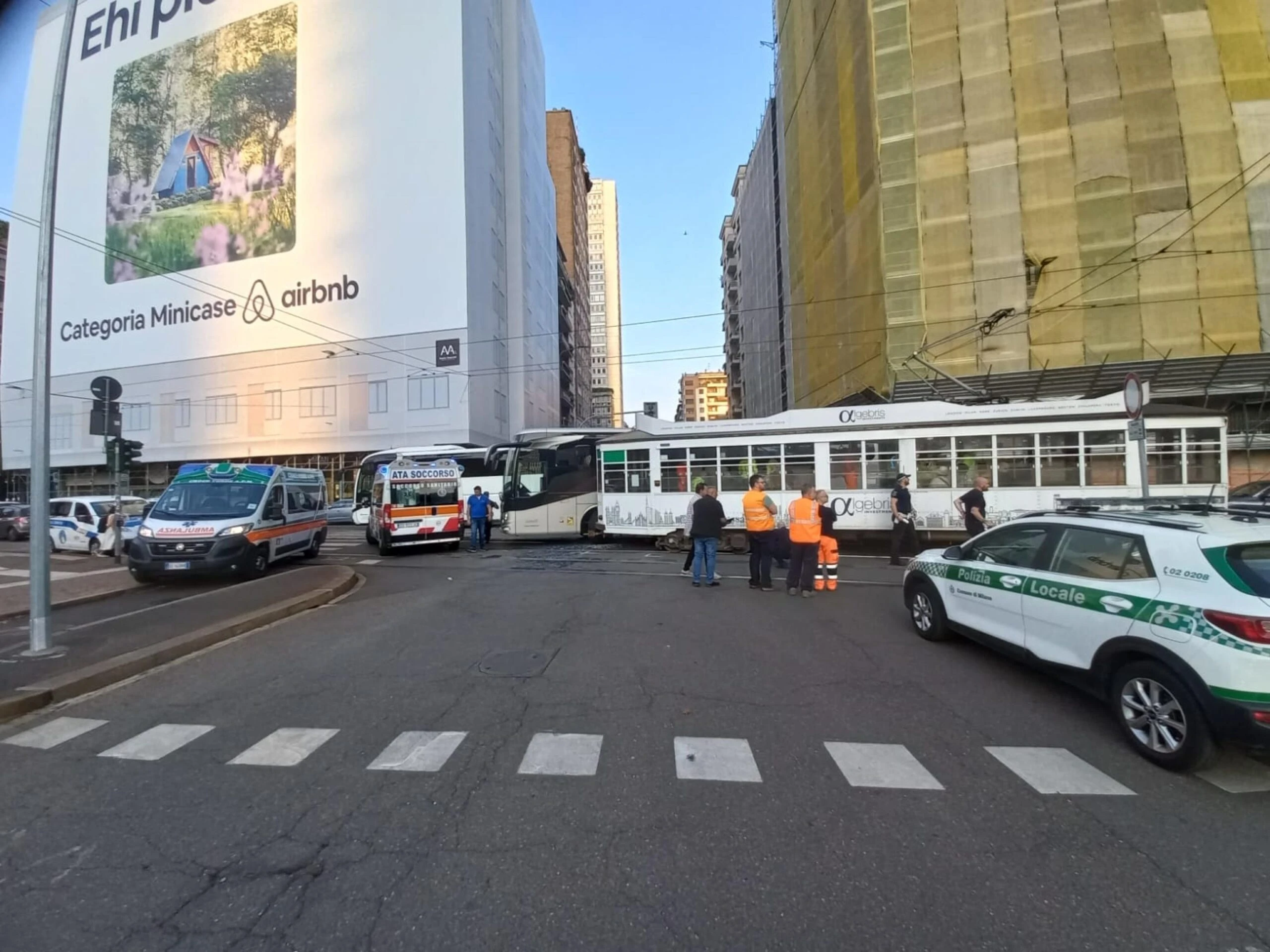 Milano, la direttrice de LaPresse aggredita a due passi dalla stazione: «Ha fatto segno di sgozzarmi, poi mi ha attaccato alle spalle»