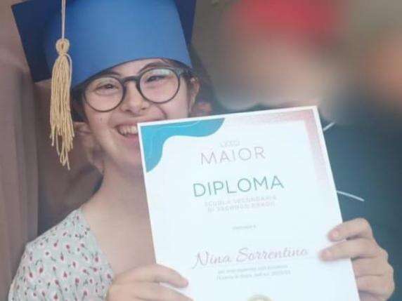 La storia di Nina Sorrentino, la sindrome di Down e il ritiro dal liceo: «Ho fatto la pendolare e mi sono diplomata»