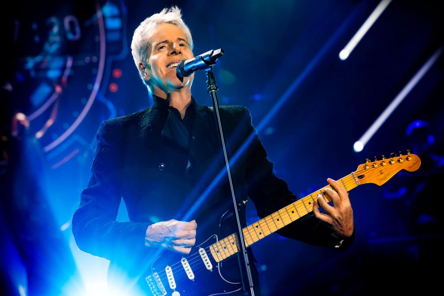 Roma, tre ore di nostalgia e performance per l’ultimo show di Claudio Baglioni in un palazzetto