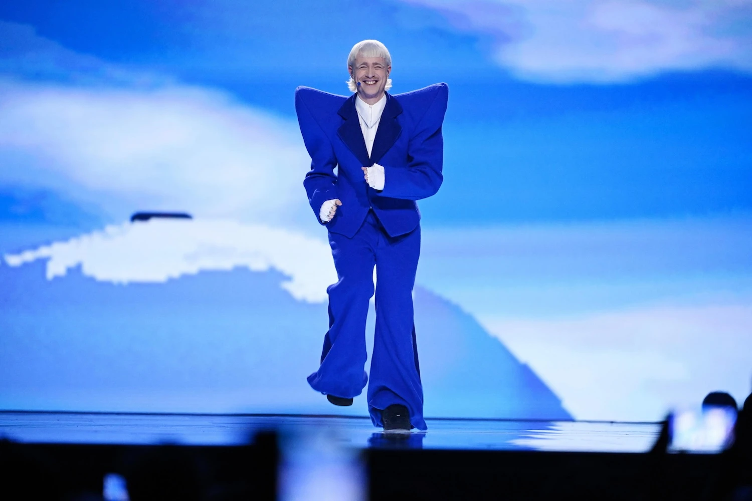 Perché Joost Klein è stato squalificato dall’Eurovision? Cosa è successo con la donna che l’ha denunciato: la versione degli olandesi