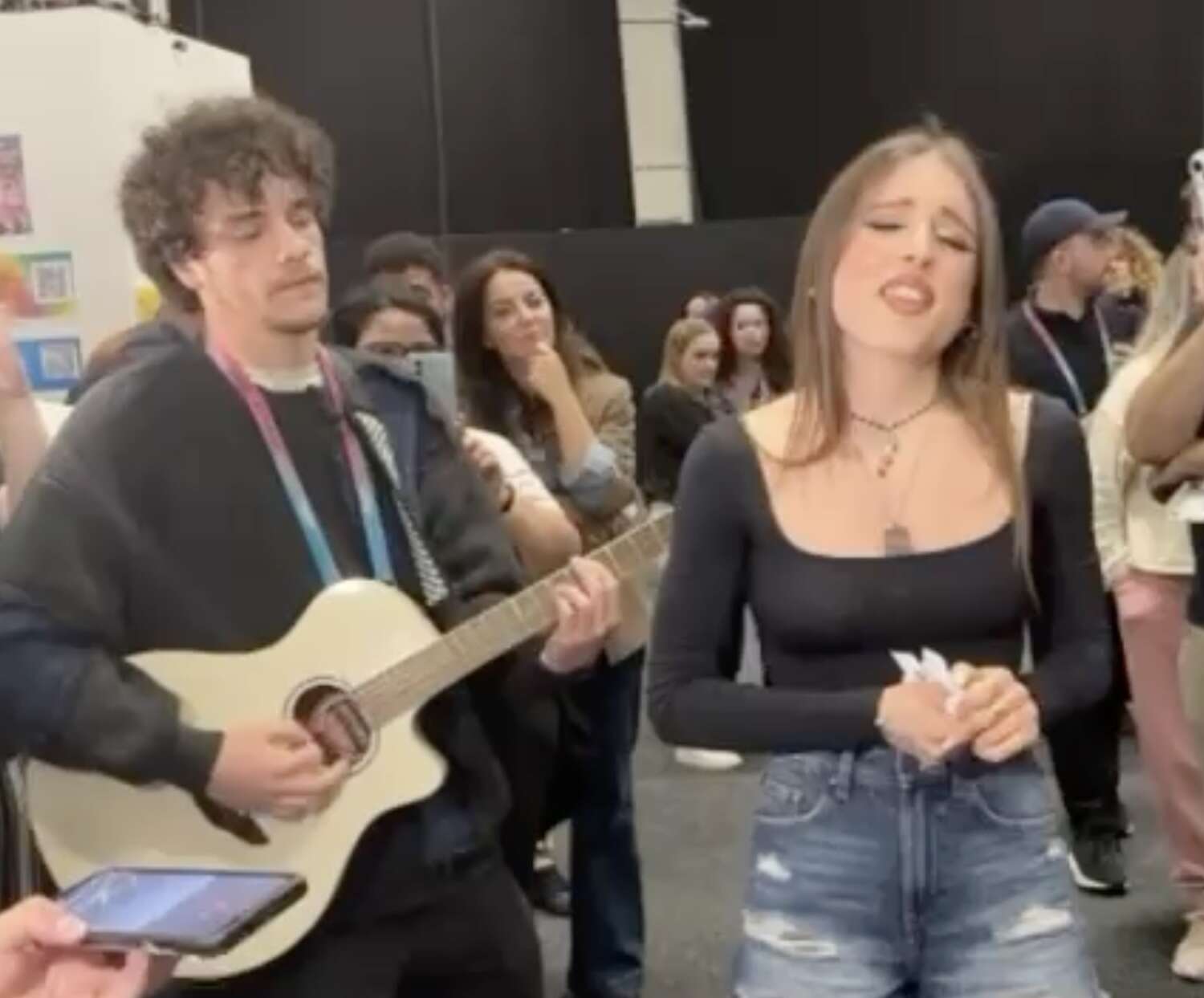 Angelina Mango canta «Imagine» prima della finale dell’Eurovision: «È il messaggio più forte che posso condividere» – Il video