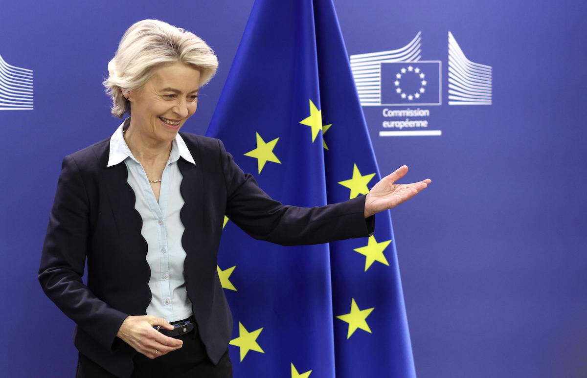 La debolezza di Scholz e Macron e il capolavoro politico tra Verdi e Meloni: così Ursula von der Leyen si è presa l’Unione europea – Il video