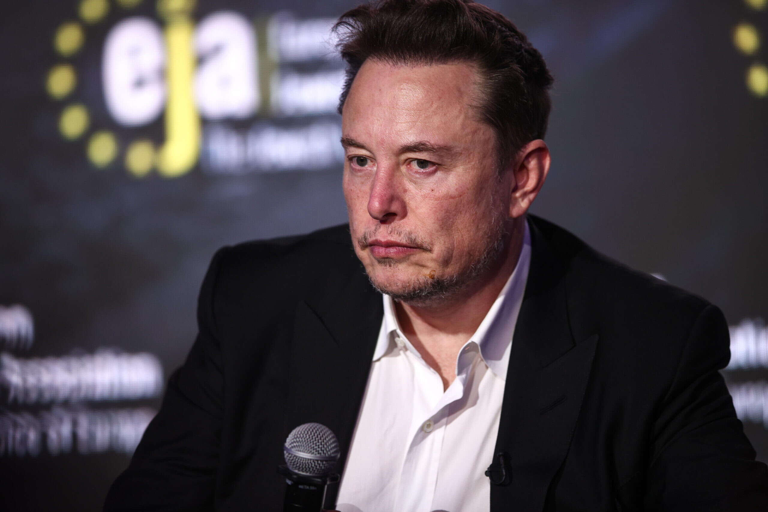 «C’è un accordo segreto illegale per censurarmi». Musk accusa l’Unione Europea di pressioni su X