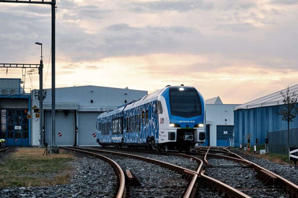 This sleek new L.A. commuter train is pollution-free