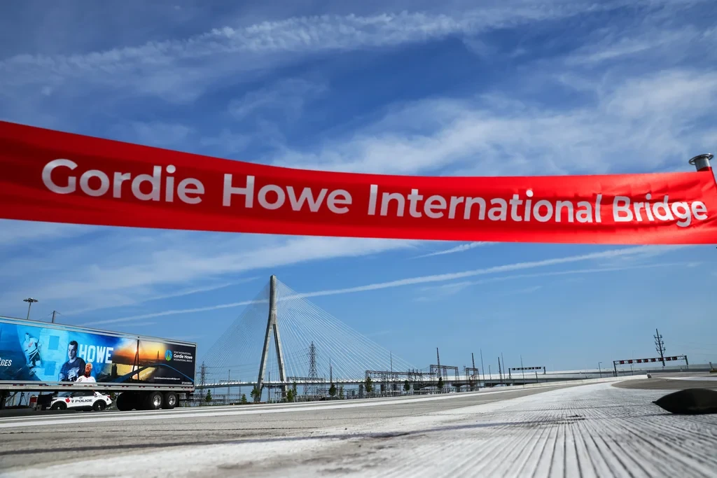 A hockey-inspired bridge finally opens between the U.S. and Canada