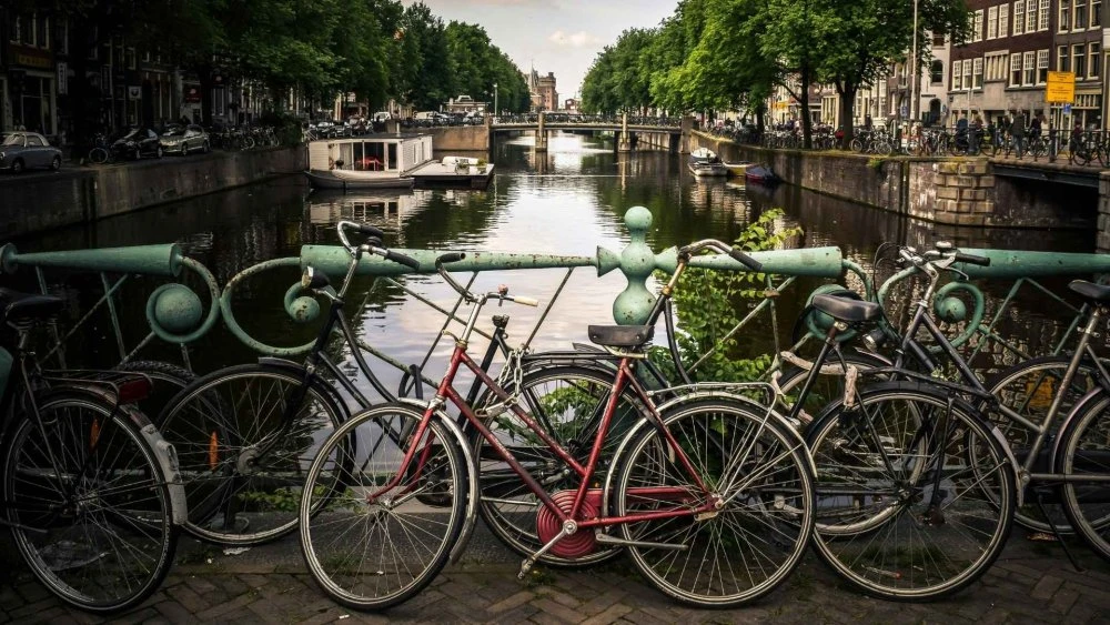 To liberalne miasto w Europie ma już dość turystów. Szykują się spore zmiany