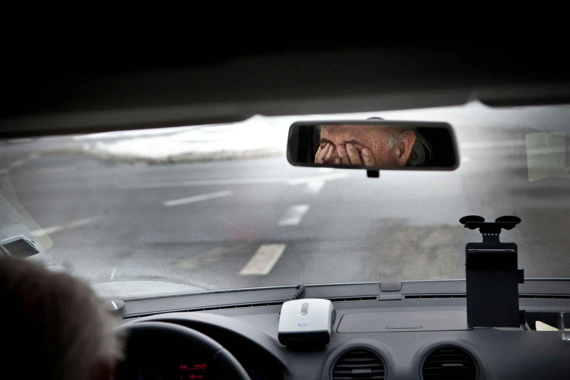 Au volant pendant 6 heures, une étude révèle le temps passé les yeux fermés