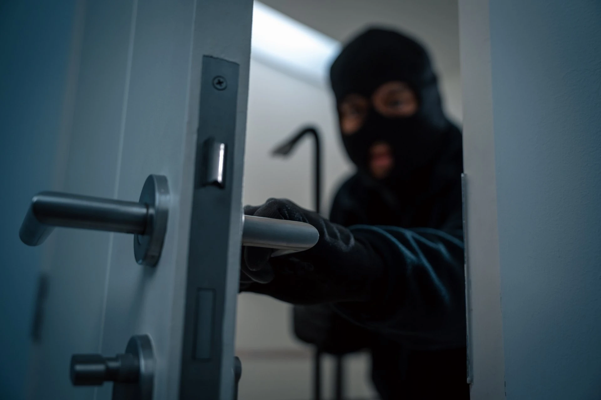 Vols et cambriolages : les 5 choses que vous ne devez jamais partager en ligne, selon un détective privé