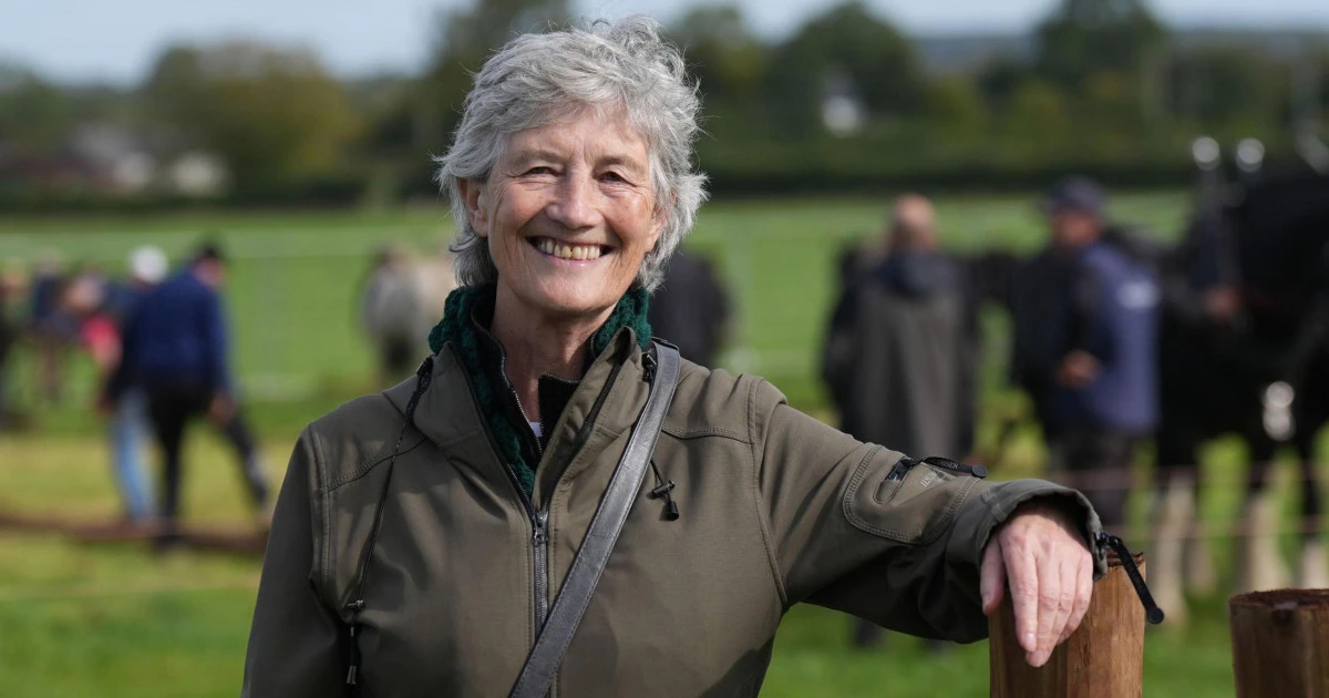 
         La izquierdista Catherine Connolly, cercana al Sinn Féin, se convierte en nueva presidenta de Irlanda 
    