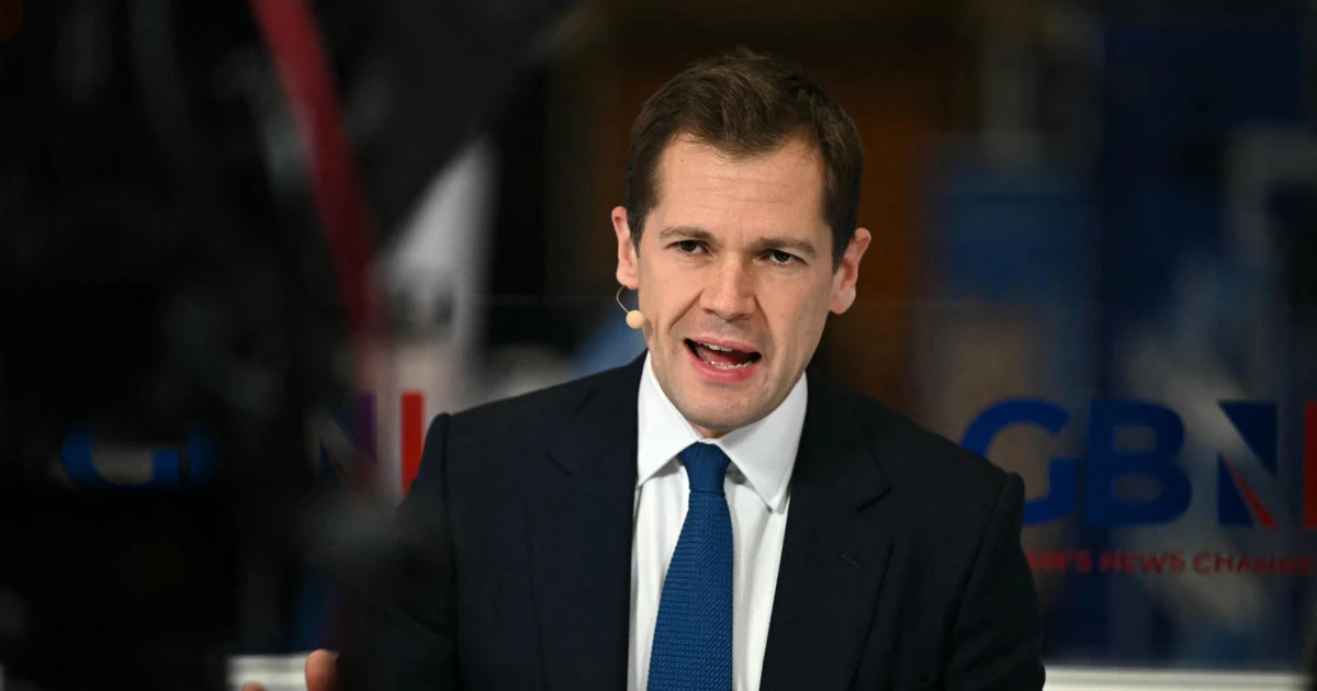 
         «No vi otra cara blanca», el polémico comentario de un diputado 'tory' que reabre el debate de la integración en el Reino Unido 
    