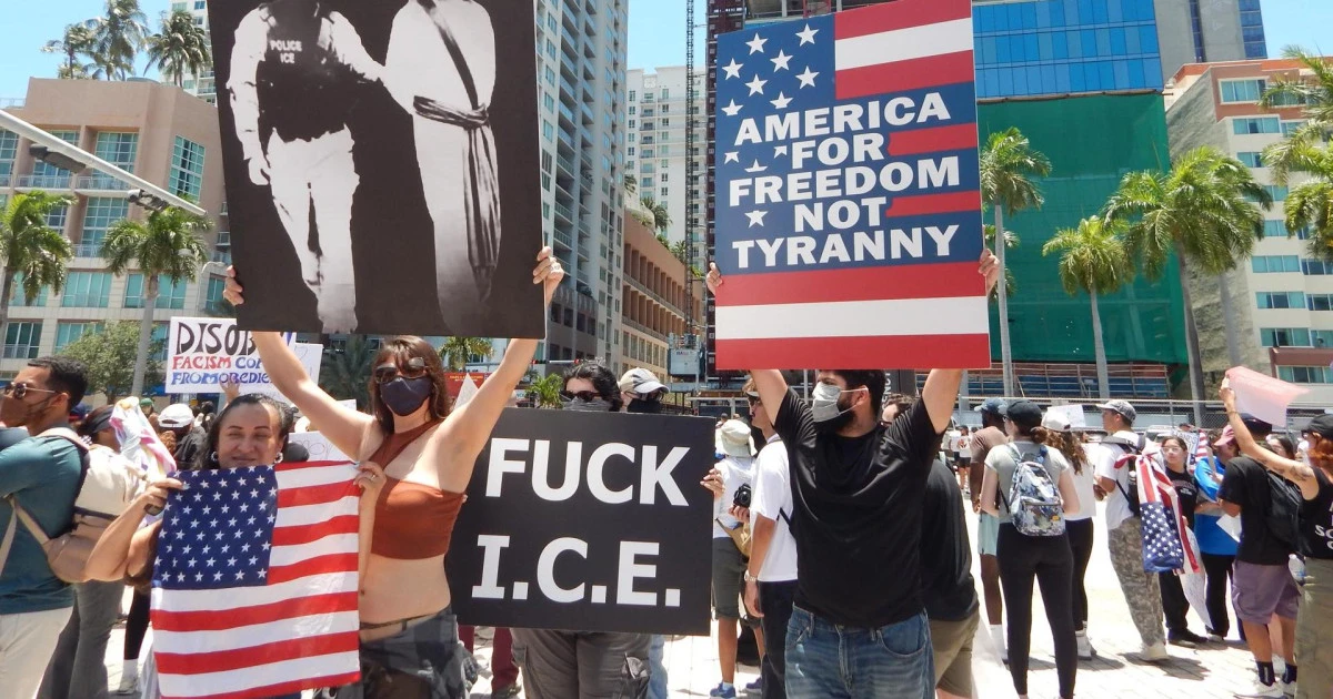 
         Trump se enfrenta a multitudinarias protestas contra su Administración en más de 2.500 ciudades de Estados Unidos 
    