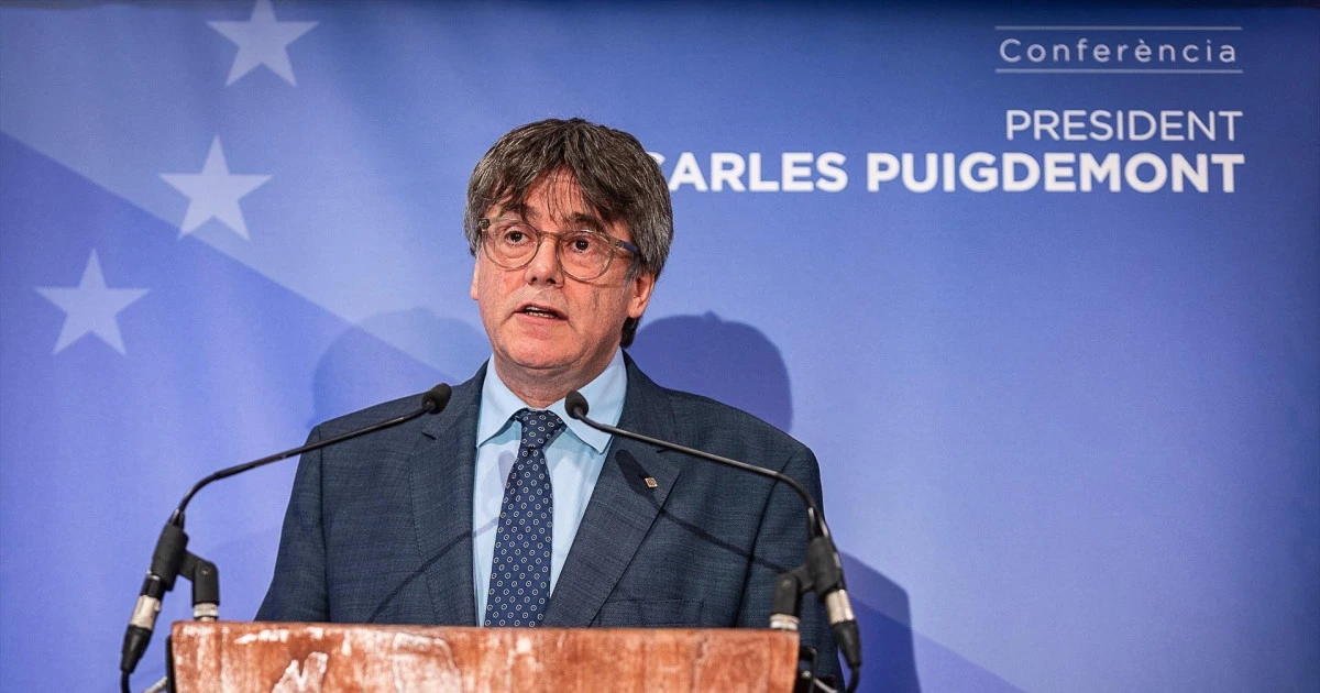 
         El Gobierno deja tirado a Puigdemont y congela sus esfuerzos para lograr la oficialidad del catalán en la UE 
    