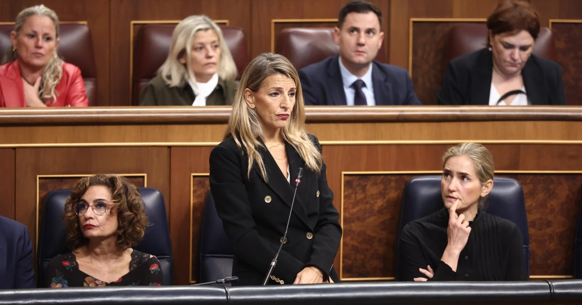 
         El mercado laboral se enfría: sube el paro, cae la contratación indefinida y crece el gasto en prestaciones 
    