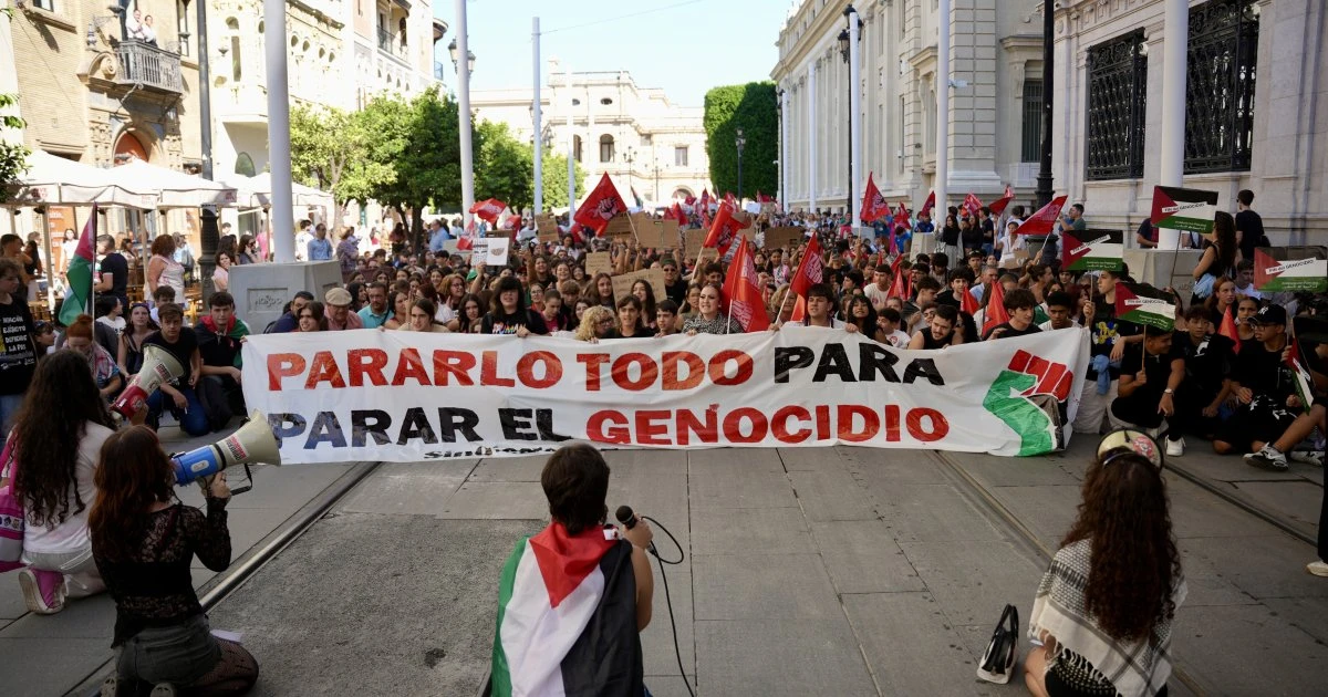 
         Los colegios, en servicios mínimos por una huelga minoritaria por Gaza cuando ya se ha firmado la paz 
    