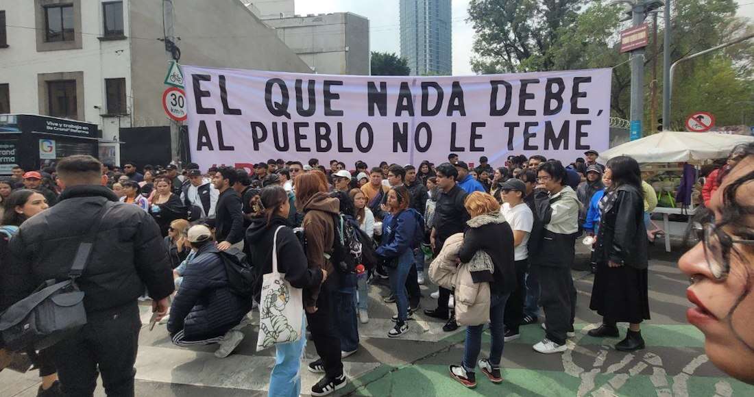 Universitarios se manifiestan afuera del Senado a favor de la Reforma Judicial