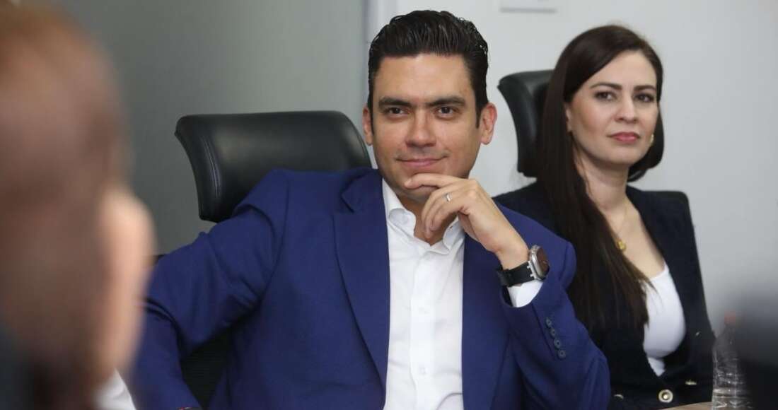 Jorge Romero y Adriana Dávila presentan firmas para competir por dirigencia del PAN